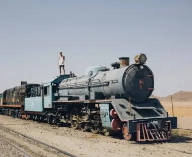 رحلة عبر عام 1916